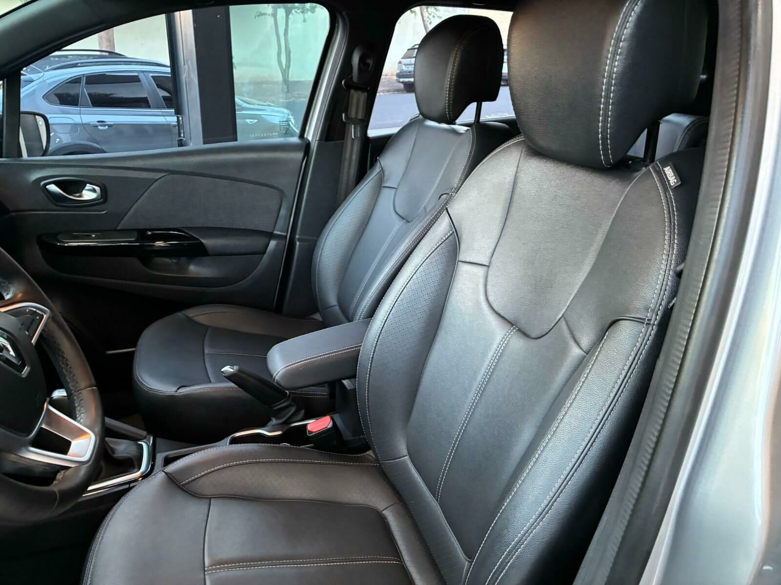 Imagem do veículo  RENAULT CAPTUR INTENSE